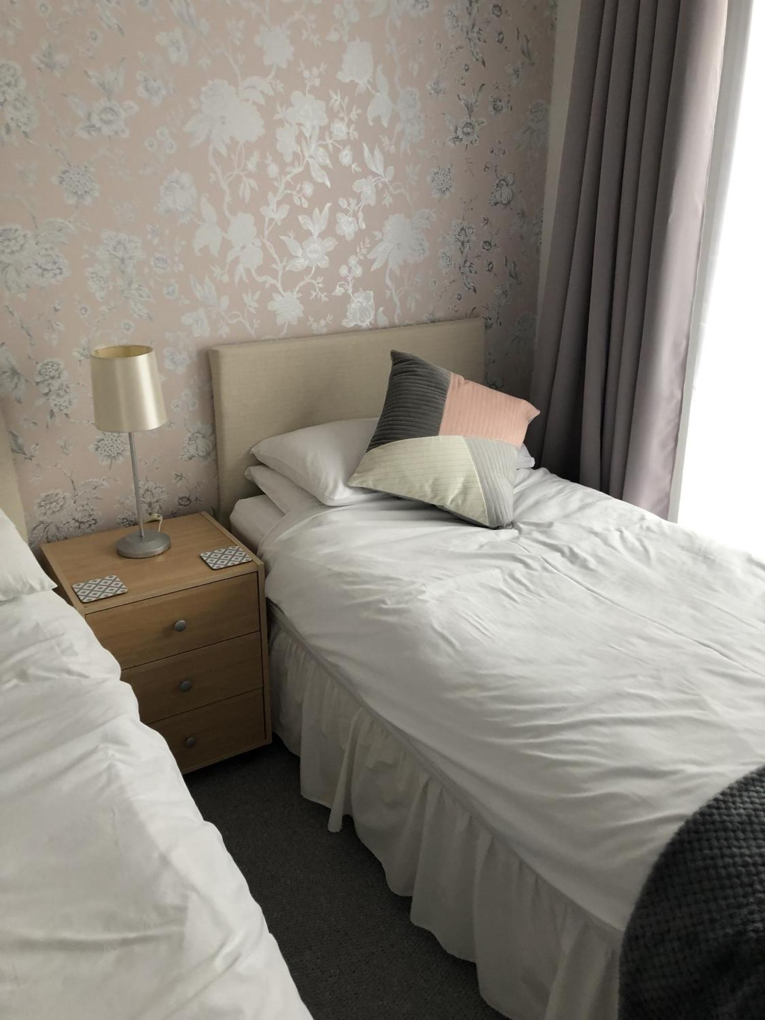 Basingstoke En Suite Room In Garden Annex Eksteriør bilde