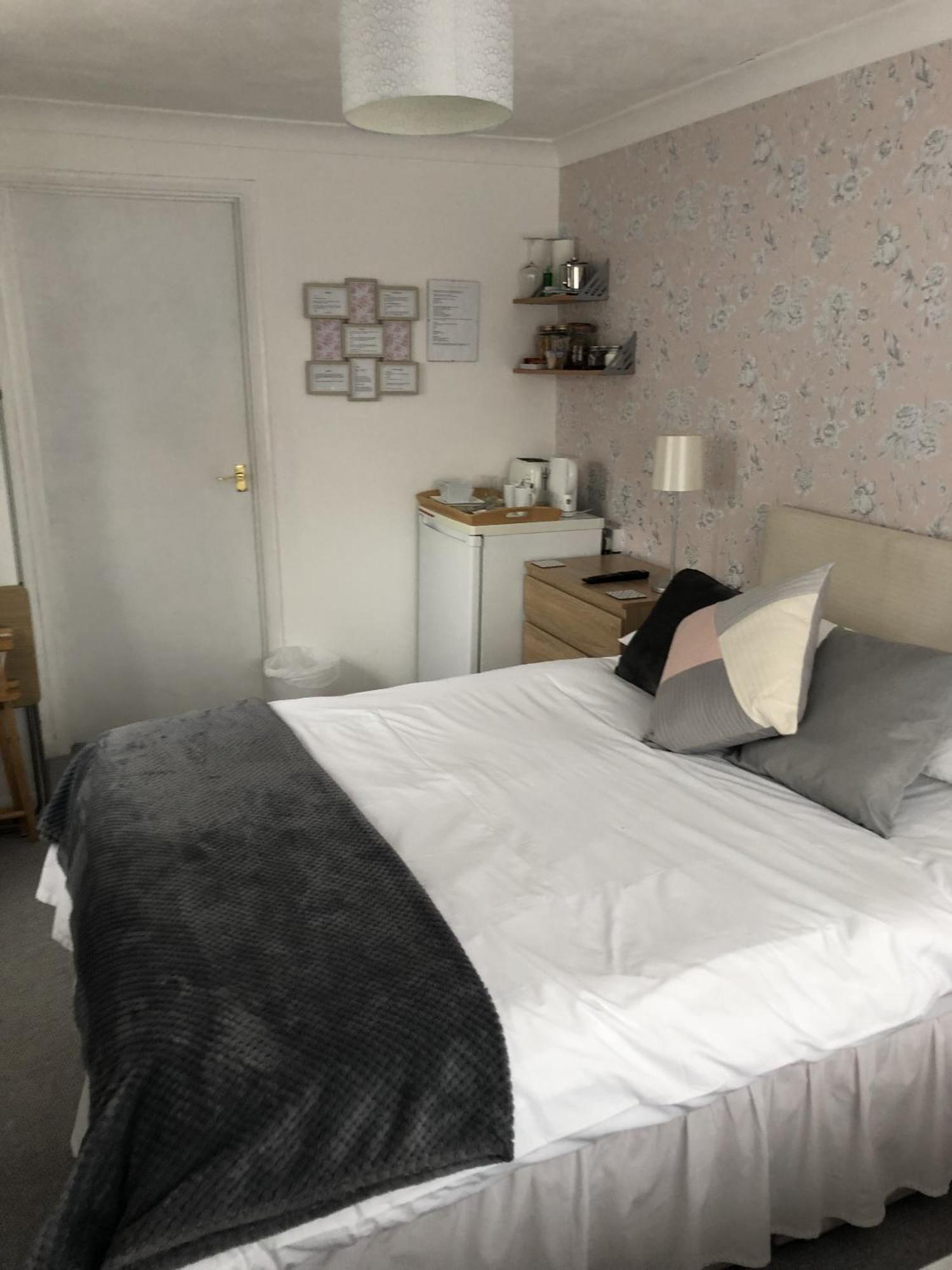 Basingstoke En Suite Room In Garden Annex Eksteriør bilde